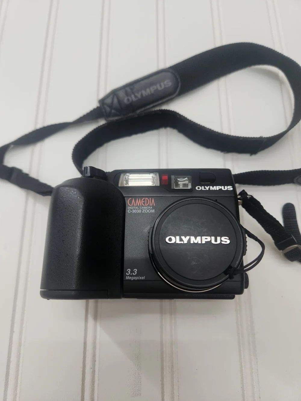 Vintage Olympus Camedia C-3030 Zoom 3.3MP Digital Camera with Manual & Strap​